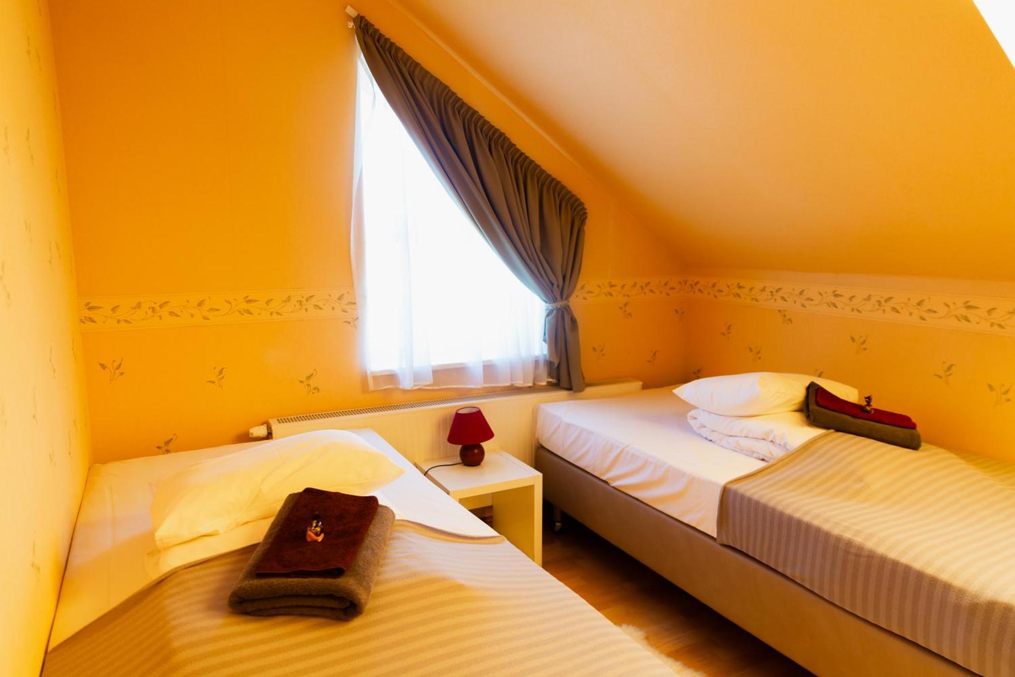 Konrad Family Guesthouse Kuressaare Ngoại thất bức ảnh